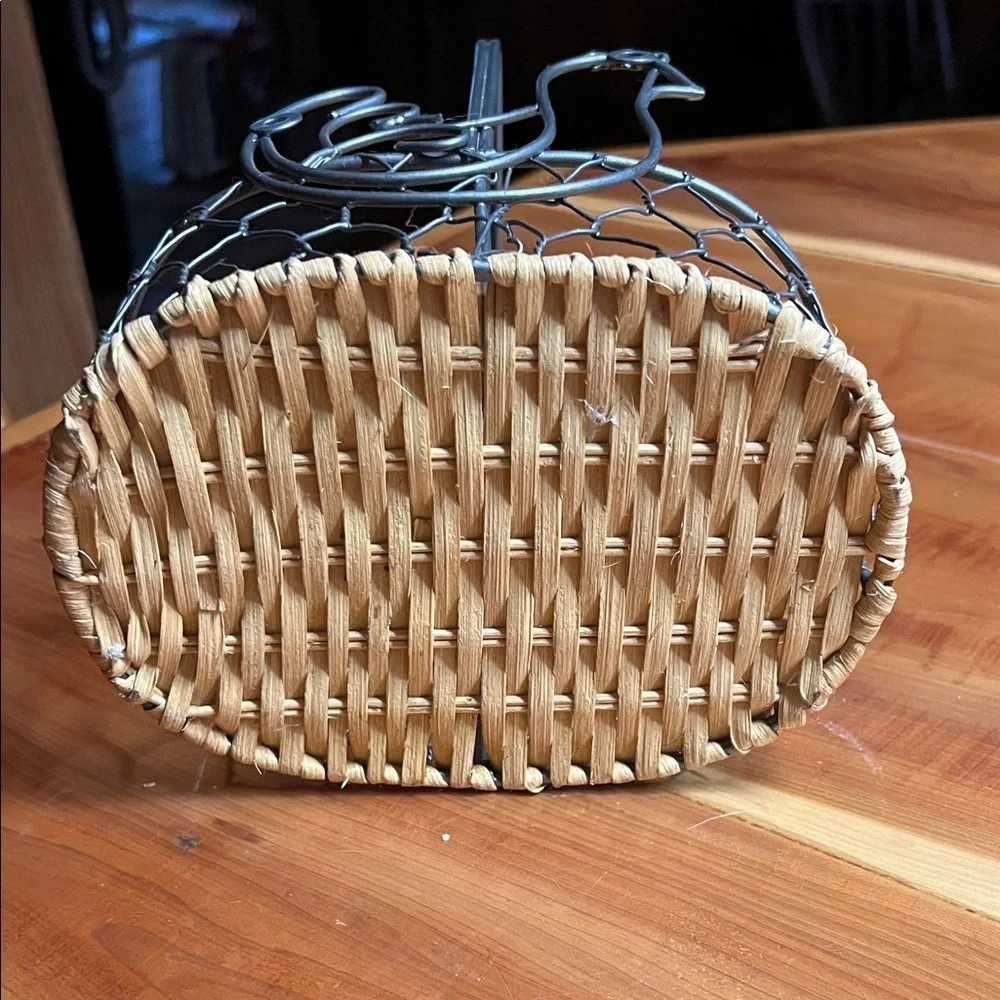 Rustic Wire Hen Basket with Woven Base - Gray